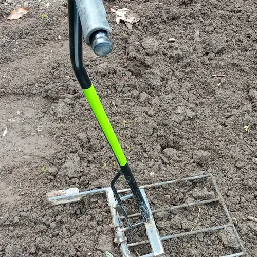 Horca de tres puntas o laya con destronadora 
